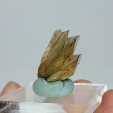 Load image into Gallery viewer, Sphene / Titanite from Pakistan. 15g
