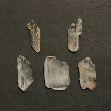 Load image into Gallery viewer, Arkansas Faden Quartz. x5 - The Crystal Connoisseurs
