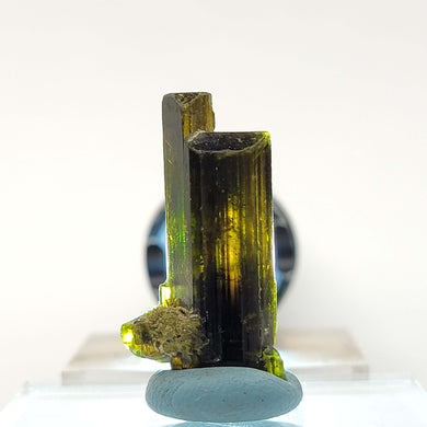 AAA DT Epidote Specimen. 3.45g - The Crystal Connoisseurs