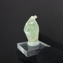 Load image into Gallery viewer, Fuchsite Quartz. Northern California. 4g - The Crystal Connoisseurs
