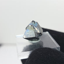 Load image into Gallery viewer, Rainbow Magnetite. 7g
