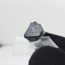 Load image into Gallery viewer, Rainbow Magnetite. 7g
