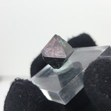 Load image into Gallery viewer, Rainbow Magnetite. 5g
