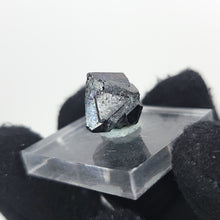 Load image into Gallery viewer, Rainbow Magnetite. 5g
