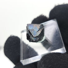 Load image into Gallery viewer, Rainbow Magnetite. 5g
