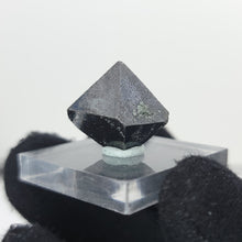 Load image into Gallery viewer, Rainbow Magnetite. 8g
