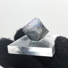Load image into Gallery viewer, Rainbow Magnetite. 10g
