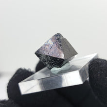 Load image into Gallery viewer, Rainbow Magnetite. 10g
