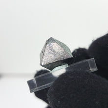 Load image into Gallery viewer, Rainbow Magnetite. 10g
