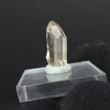 Load image into Gallery viewer, Facet Grade Topaz. 3g - The Crystal Connoisseurs
