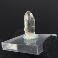 Load image into Gallery viewer, Facet Grade Topaz. 3g - The Crystal Connoisseurs
