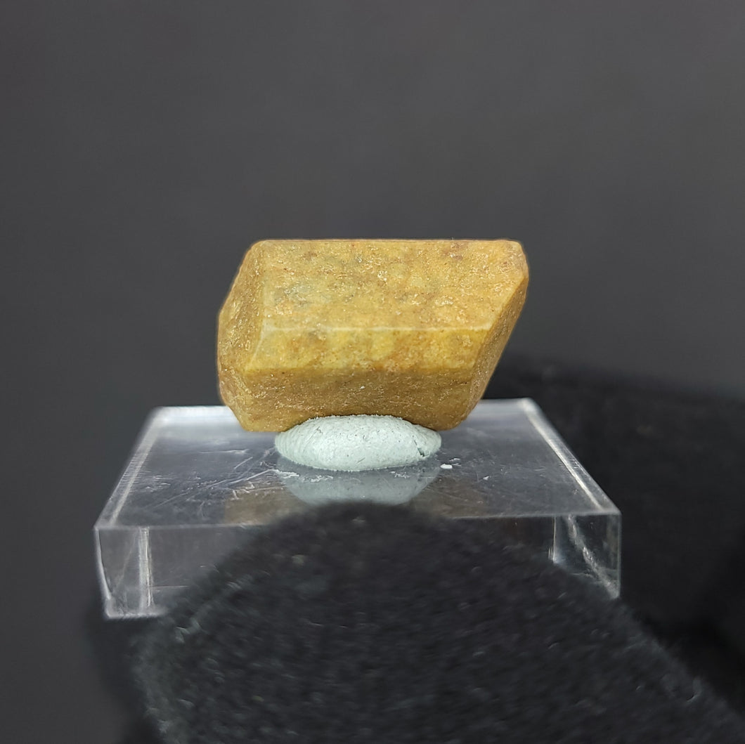 Double Terminated Winchite Specimen. 4g - The Crystal Connoisseurs